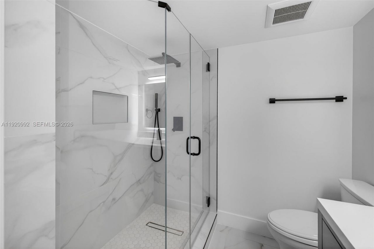 19101 Mystic Pointe Dr, Unit 402, Aventura, FL 33180 Photo