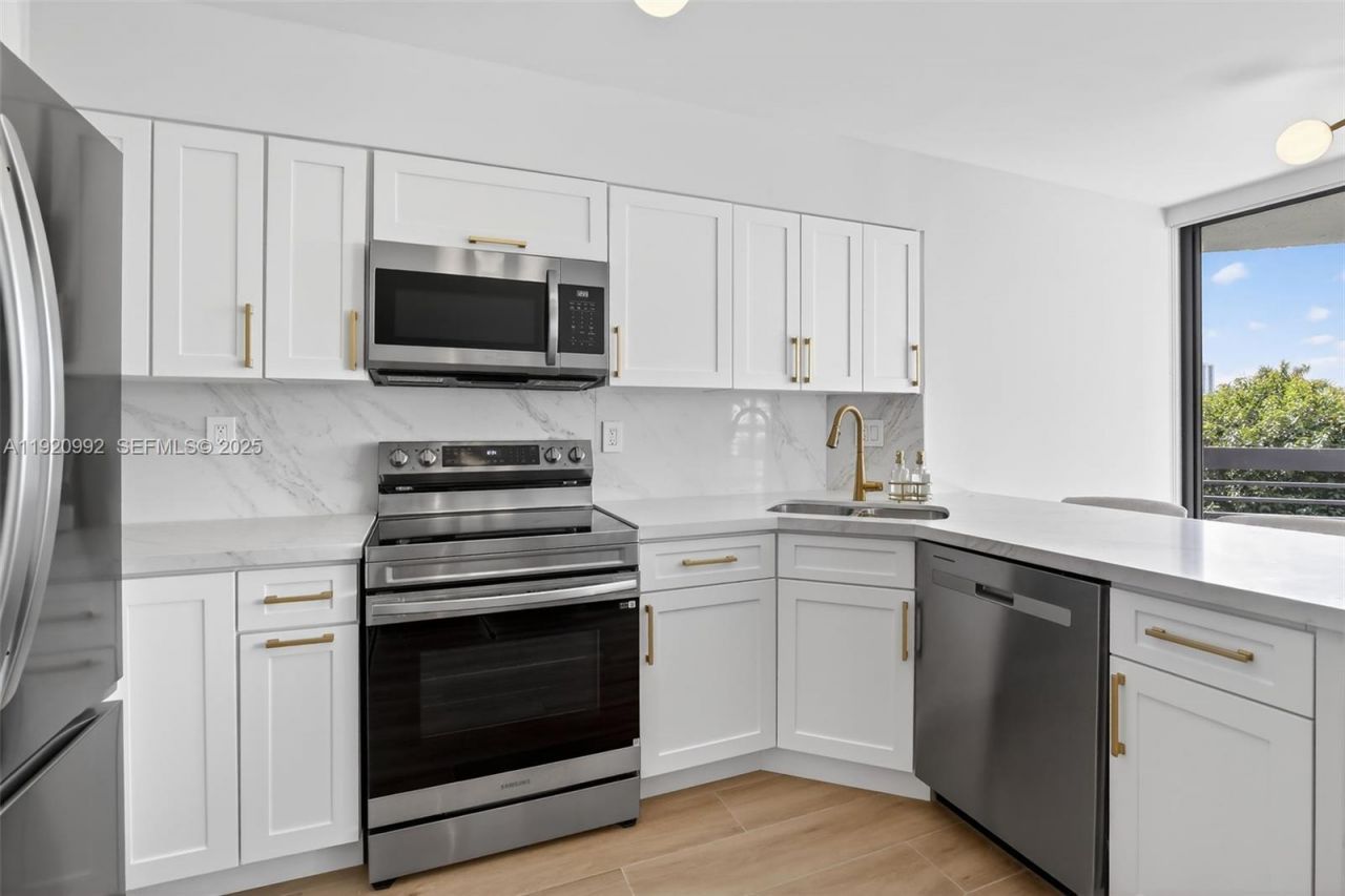 19101 Mystic Pointe Dr, Unit 402, Aventura, FL 33180 Photo