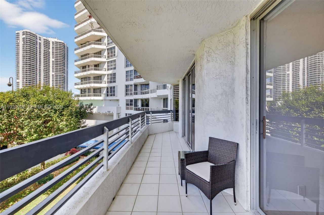 19101 Mystic Pointe Dr, Unit 402, Aventura, FL 33180 Photo