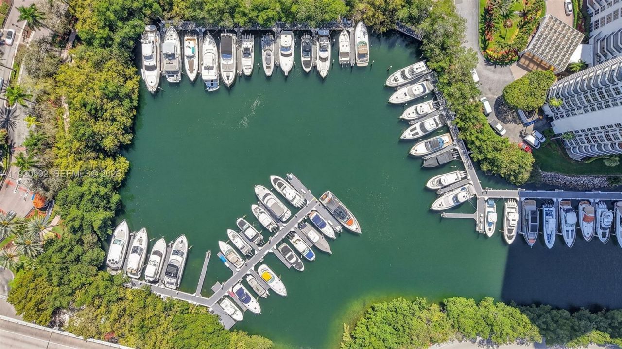 19101 Mystic Pointe Dr, Unit 402, Aventura, FL 33180 Photo