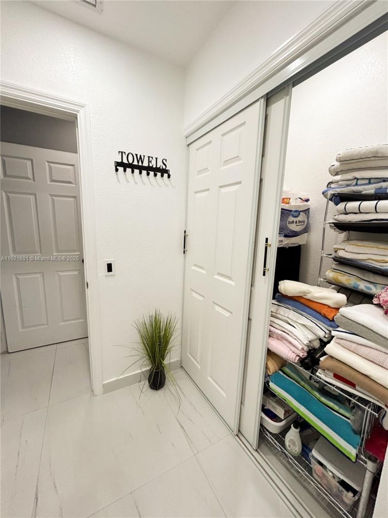 937 W 48th St, Hialeah, FL 33012 Photo