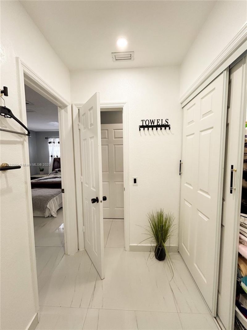 937 W 48th St, Hialeah, FL 33012 Photo