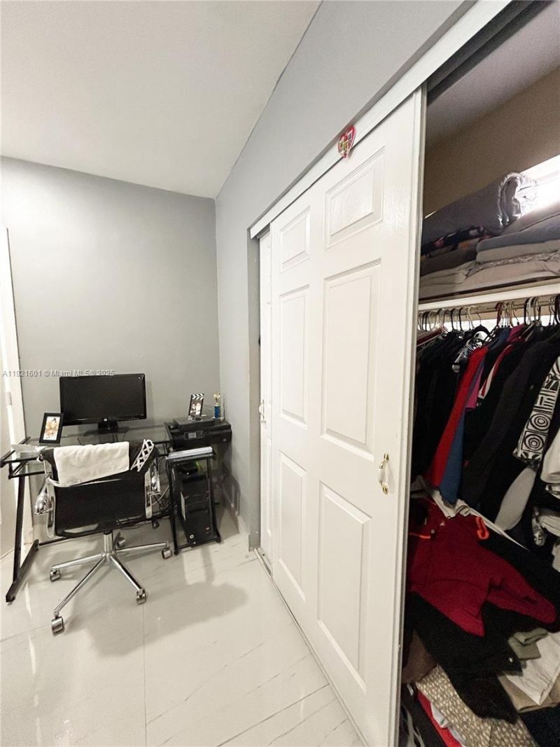 937 W 48th St, Hialeah, FL 33012 Photo