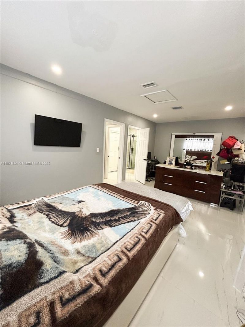 937 W 48th St, Hialeah, FL 33012 Photo