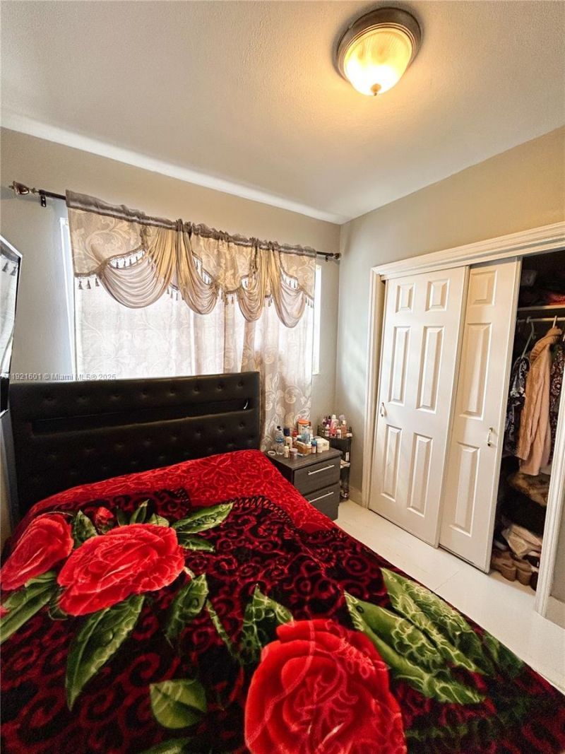 937 W 48th St, Hialeah, FL 33012 Photo