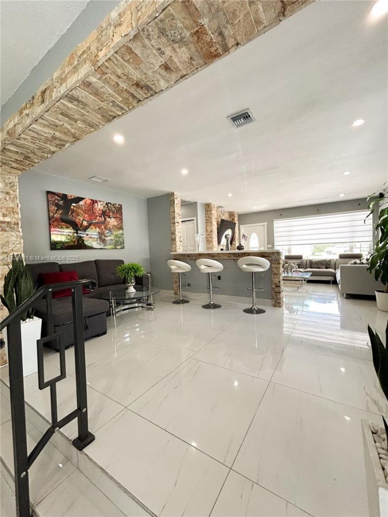 937 W 48th St, Hialeah, FL 33012 Photo