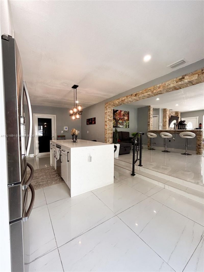 937 W 48th St, Hialeah, FL 33012 Photo