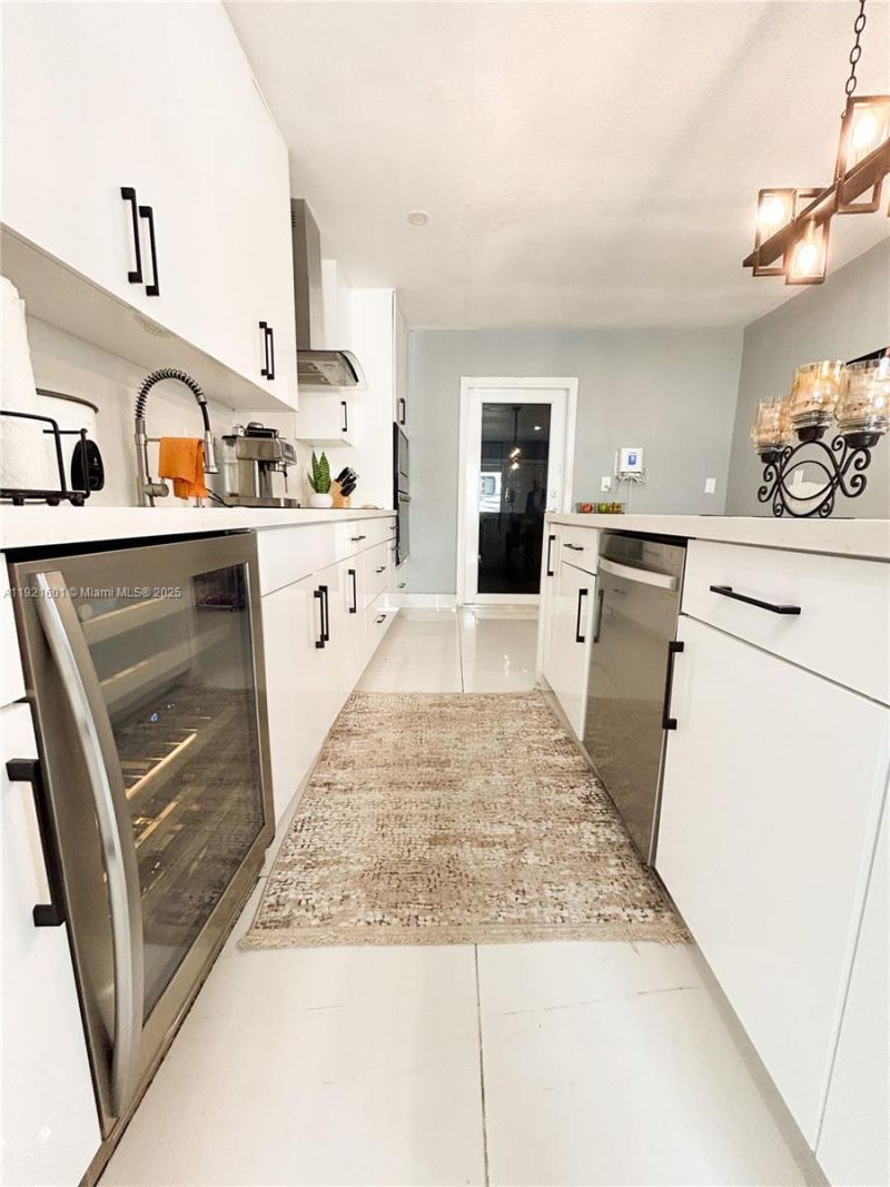 937 W 48th St, Hialeah, FL 33012 Photo