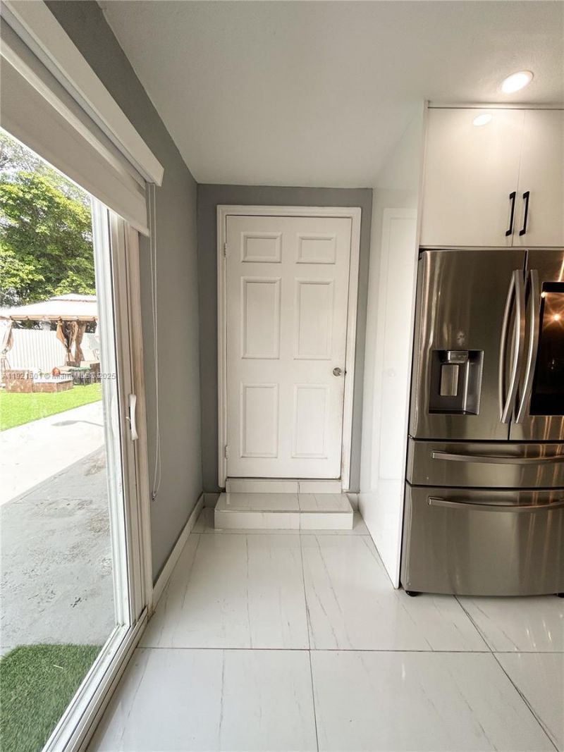 937 W 48th St, Hialeah, FL 33012 Photo