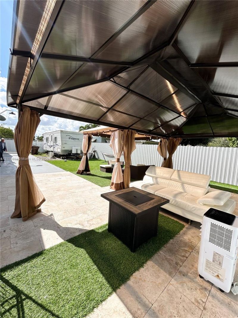 937 W 48th St, Hialeah, FL 33012 Photo