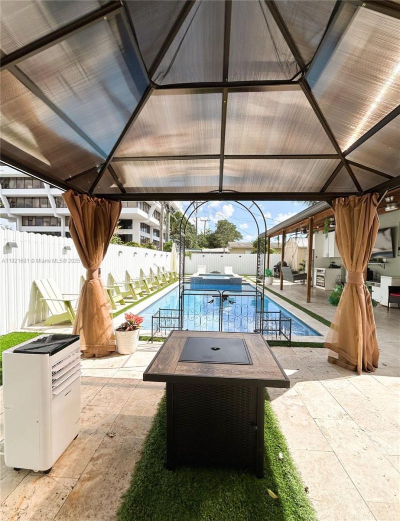 937 W 48th St, Hialeah, FL 33012 Photo