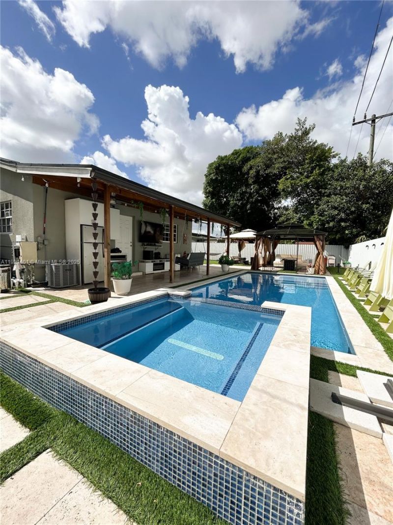 937 W 48th St, Hialeah, FL 33012 Photo