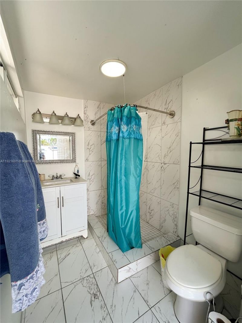 937 W 48th St, Hialeah, FL 33012 Photo