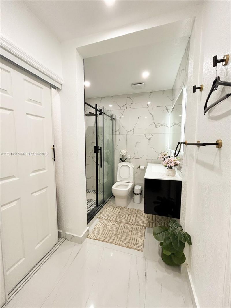 937 W 48th St, Hialeah, FL 33012 Photo