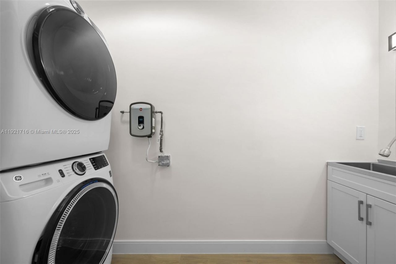 7994 Crespi Blvd, Miami Beach, FL 33141 Photo