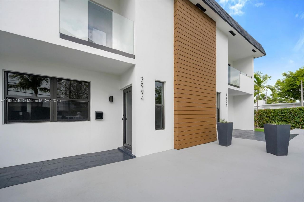 7994 Crespi Blvd, Miami Beach, FL 33141 Photo