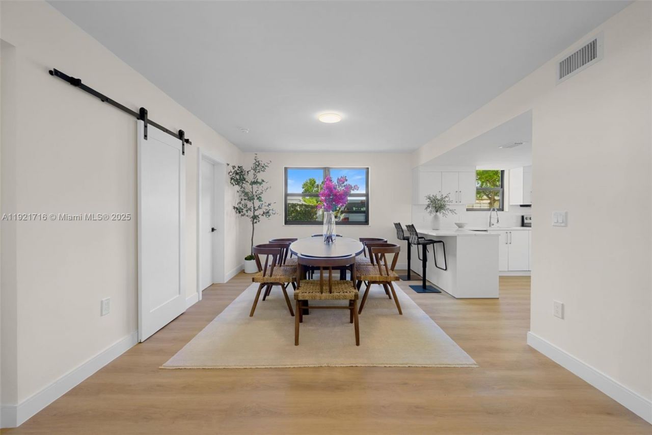 7994 Crespi Blvd, Miami Beach, FL 33141 Photo