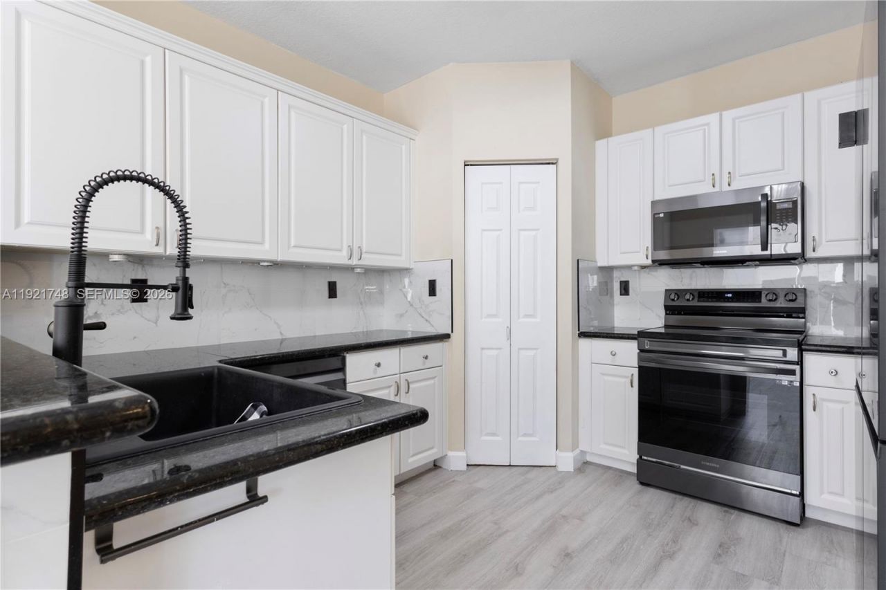 7257 NW 113th Pl, Doral, FL 33178 Photo