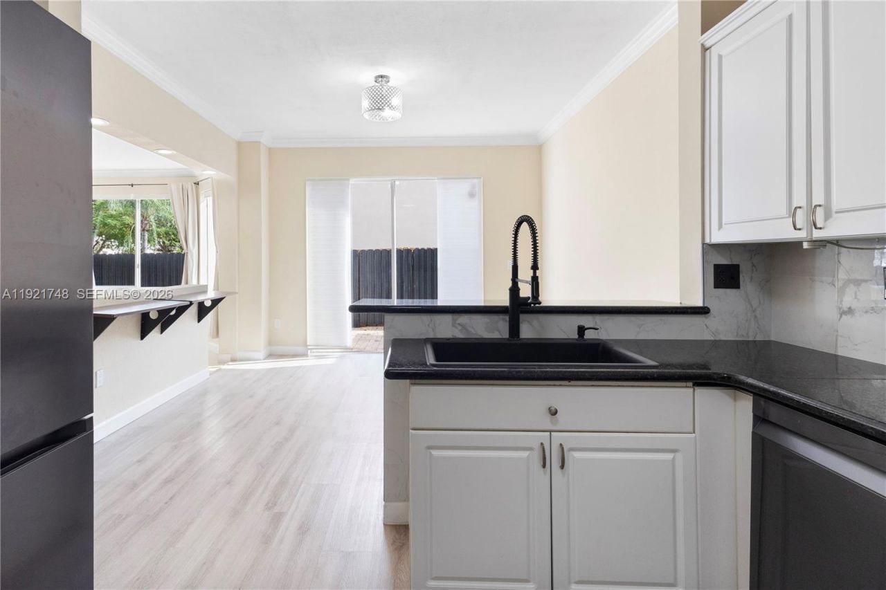 7257 NW 113th Pl, Doral, FL 33178 Photo