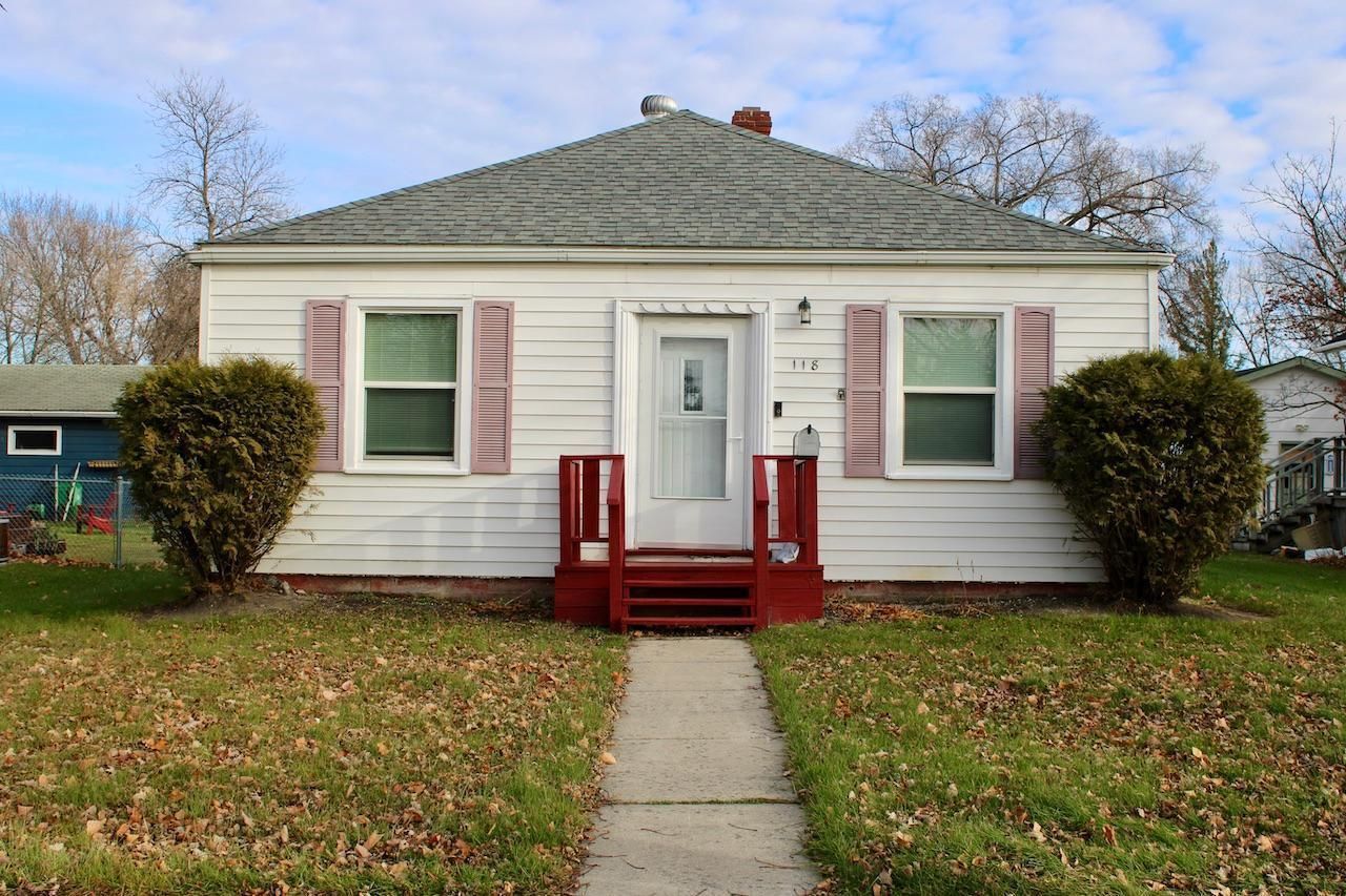 118 Crocker Avenue N, Thief River Falls, MN 56701 Main Photo