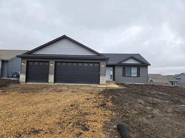 320 Falcon Run, Eagle Lake, MN 56024