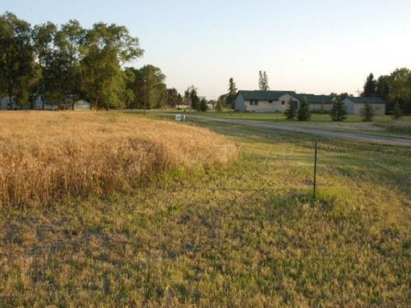 402 Sheyenne Drive, Abercrombie, ND 58001