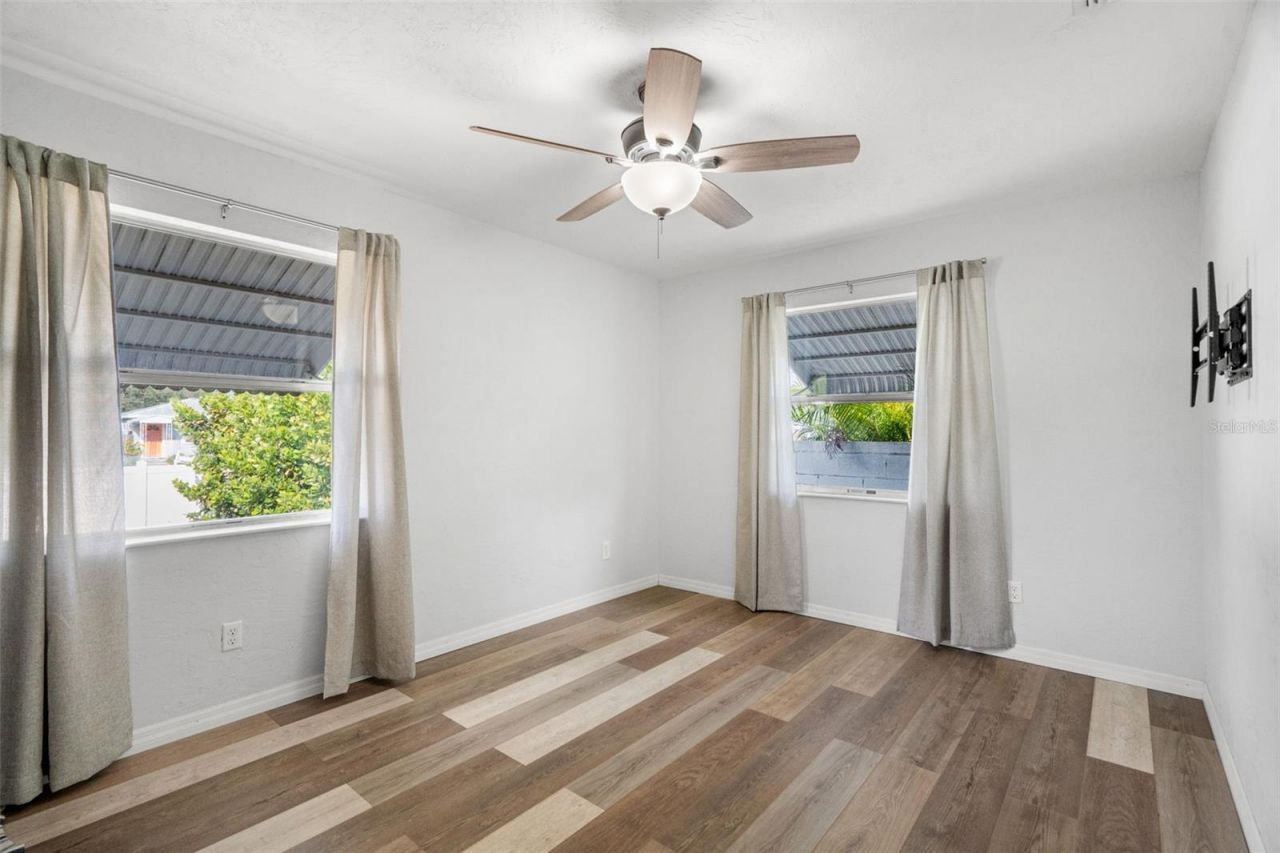 5555 13th Street N, Saint Petersburg, FL 33703 Photo