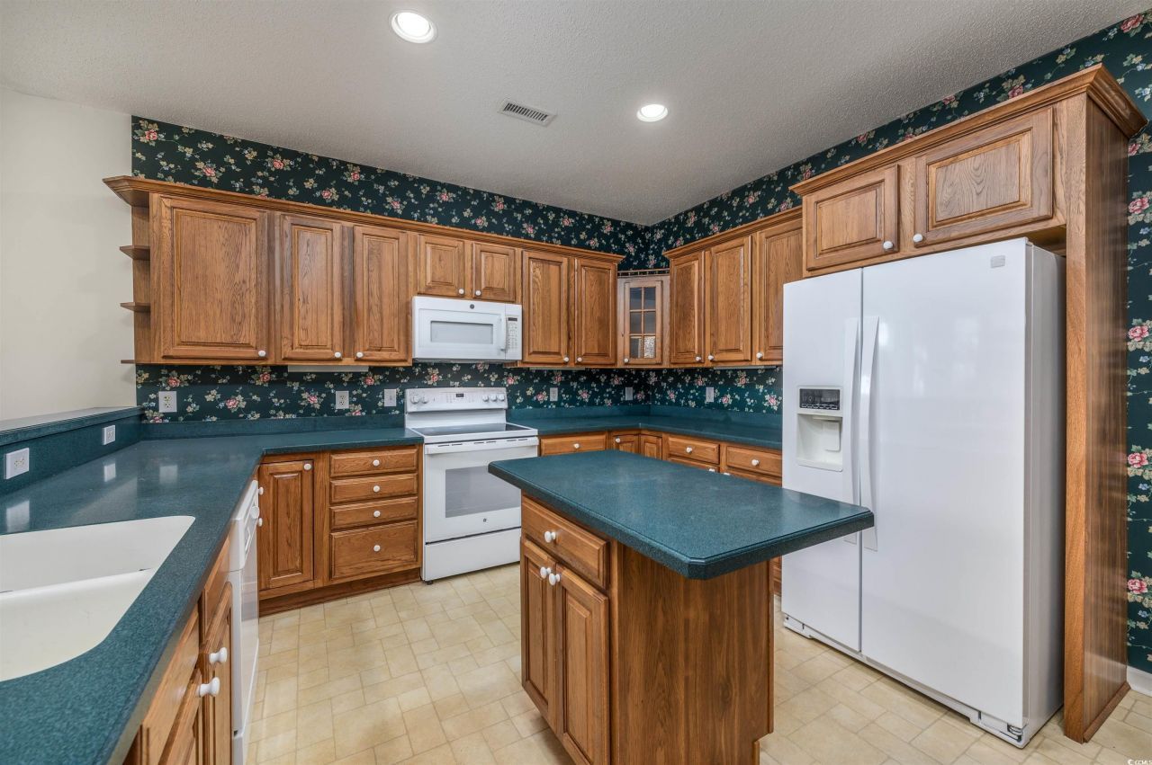 1799 Spinnaker Dr. Photo 13