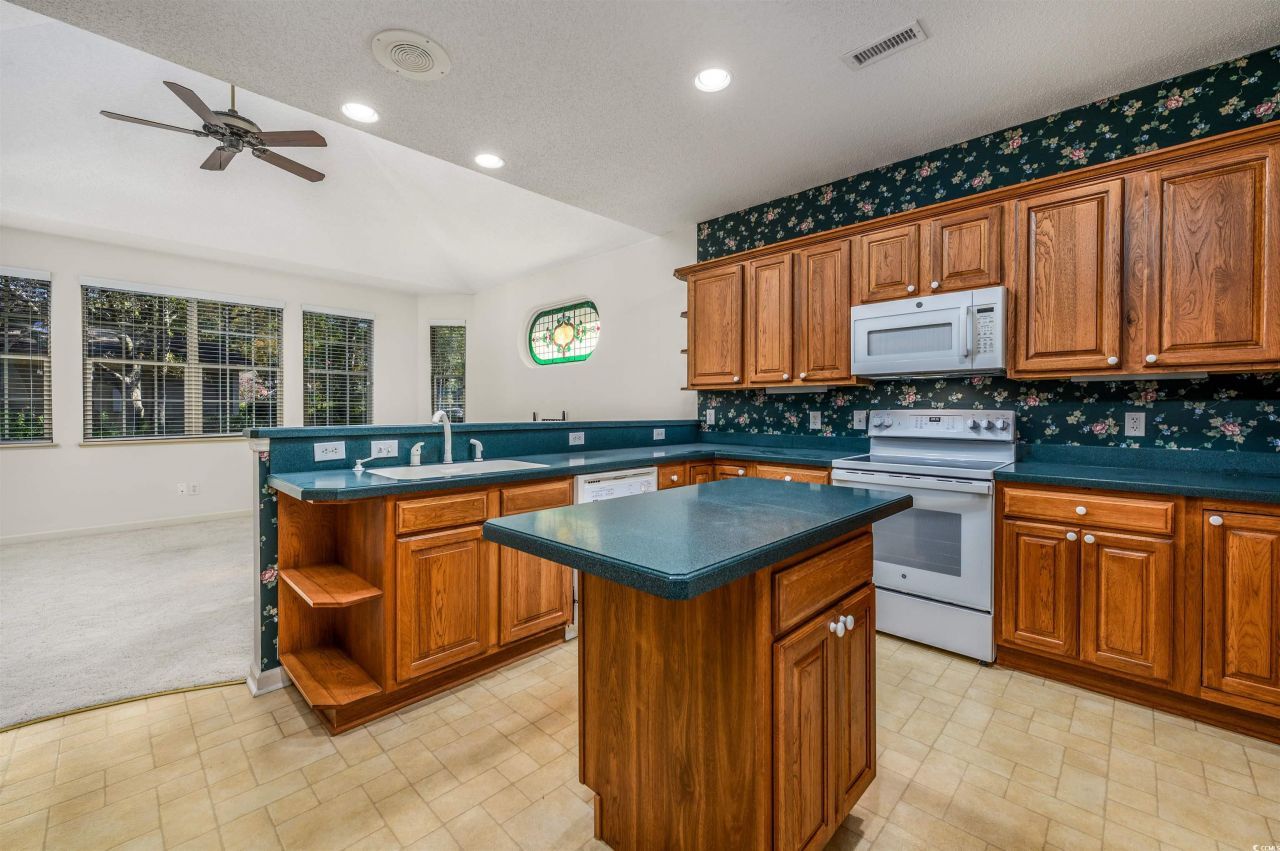 1799 Spinnaker Dr. Photo 14