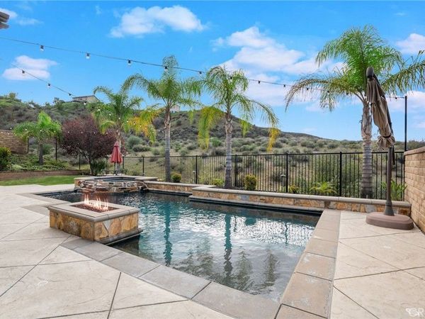 20530 Cheryl Lane, Saugus, CA 91350