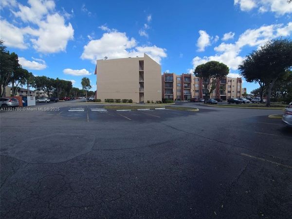 13707 Kendale Lakes Cir, Unit PH11, Miami, FL 33183