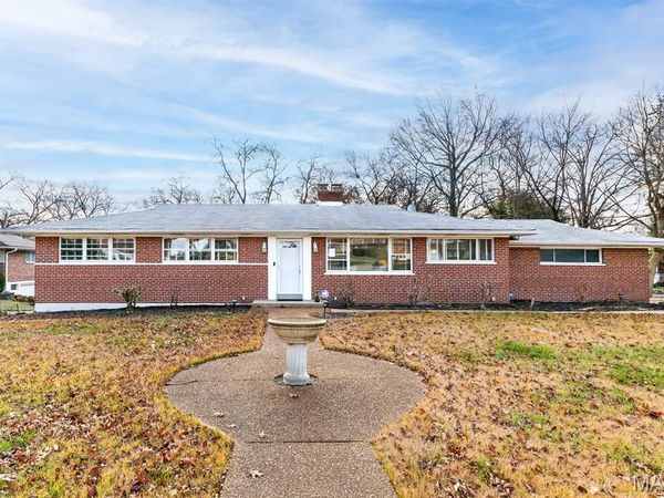 9738 Crestwick Drive, Sunset Hills, MO 63128