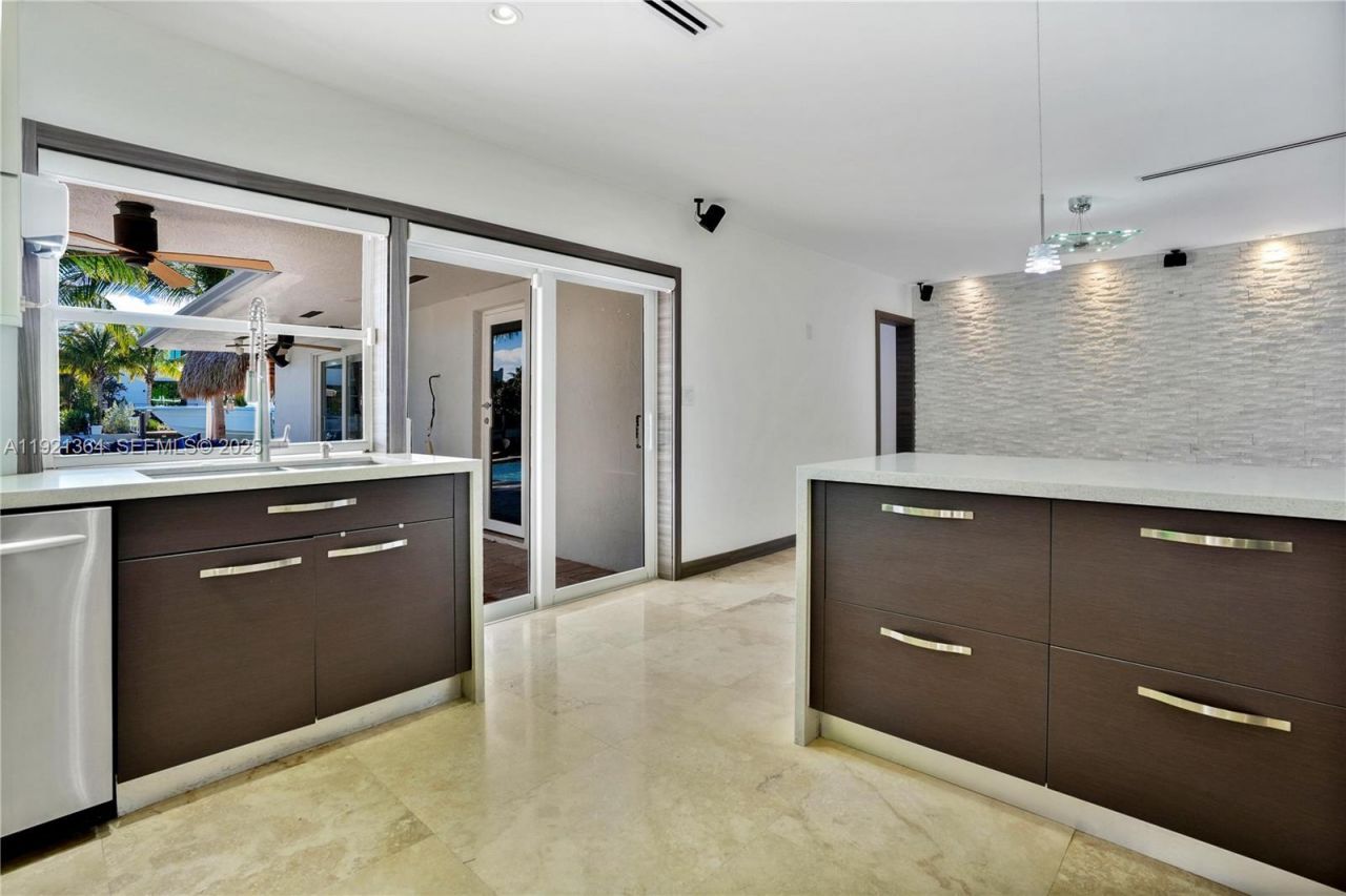 2130 NE 122nd Rd, North Miami, FL 33181 Photo