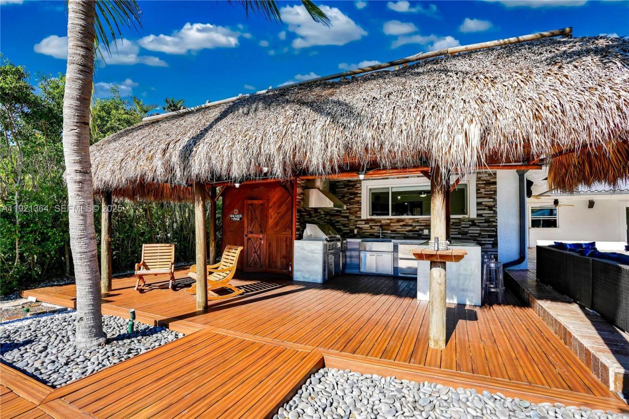 2130 NE 122nd Rd, North Miami, FL 33181 Photo