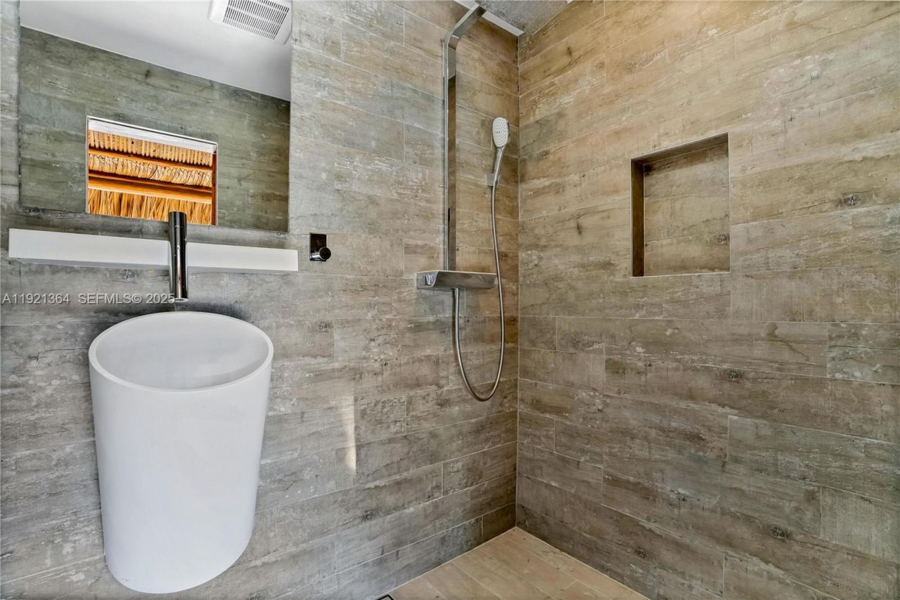 2130 NE 122nd Rd, North Miami, FL 33181 Photo