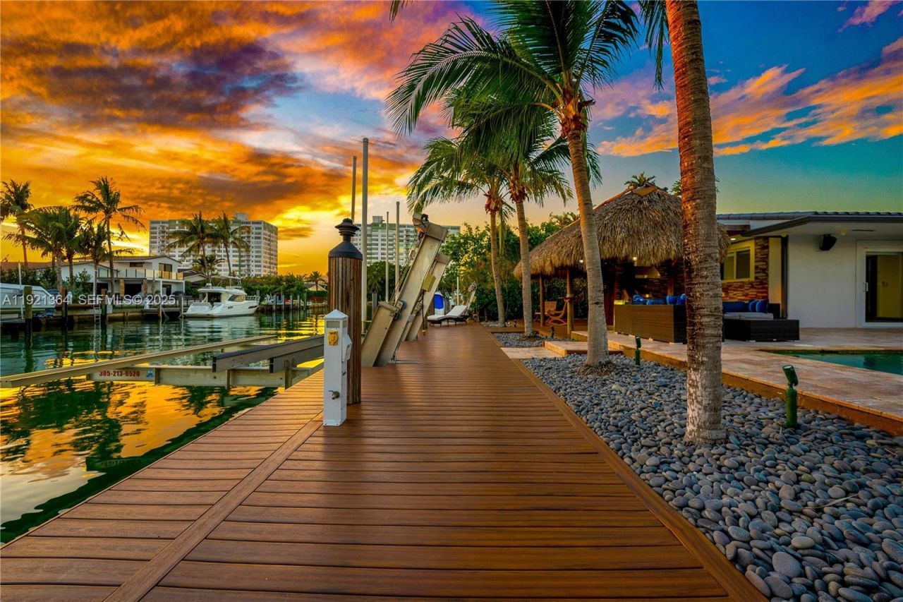 2130 NE 122nd Rd, North Miami, FL 33181 Photo