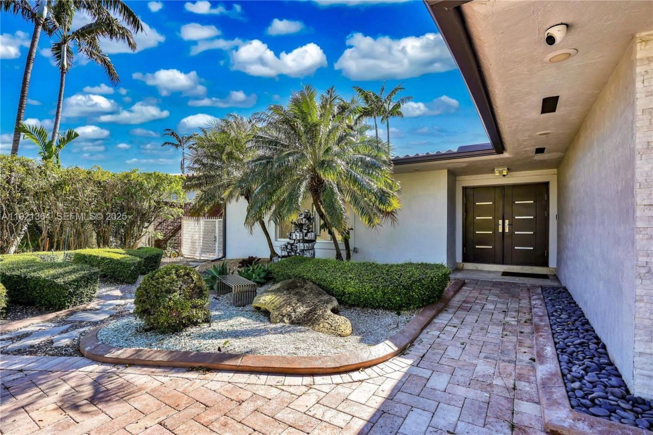 2130 NE 122nd Rd, North Miami, FL 33181 Photo