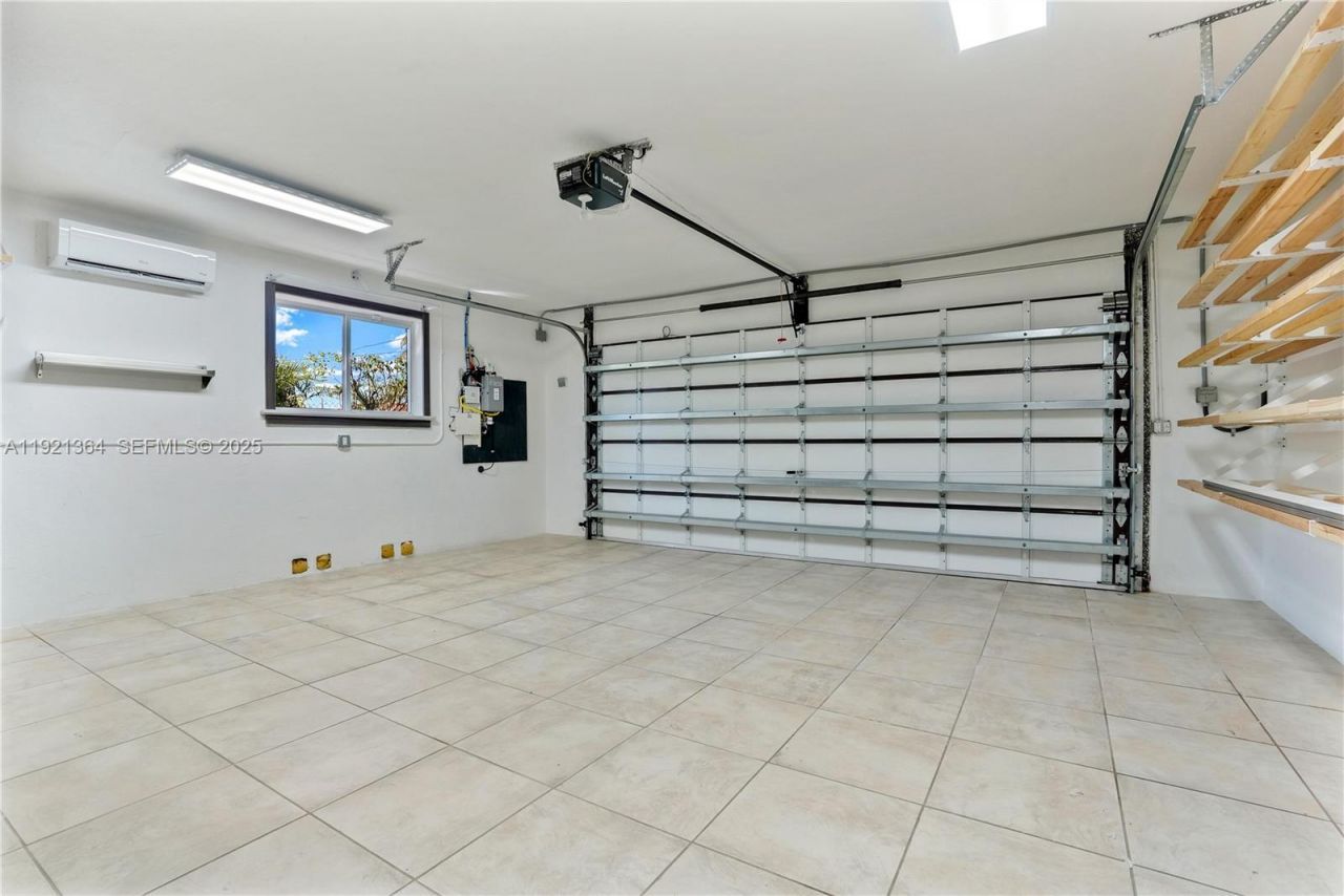 2130 NE 122nd Rd, North Miami, FL 33181 Photo