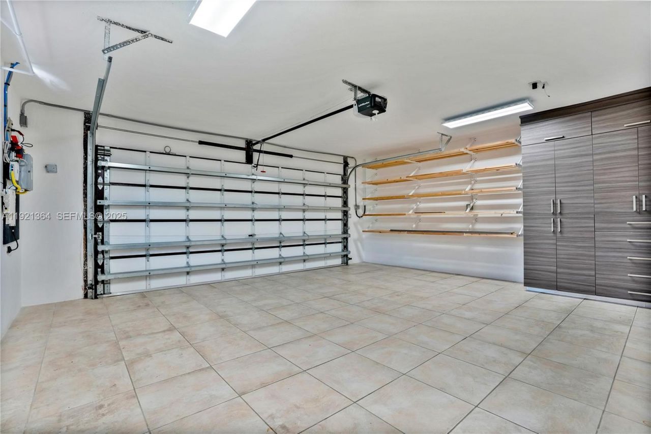 2130 NE 122nd Rd, North Miami, FL 33181 Photo