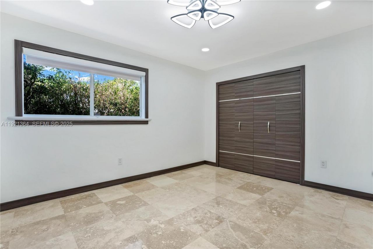 2130 NE 122nd Rd, North Miami, FL 33181 Photo