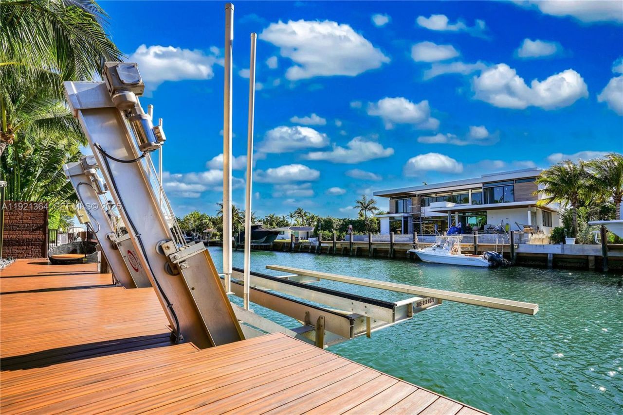 2130 NE 122nd Rd, North Miami, FL 33181 Photo