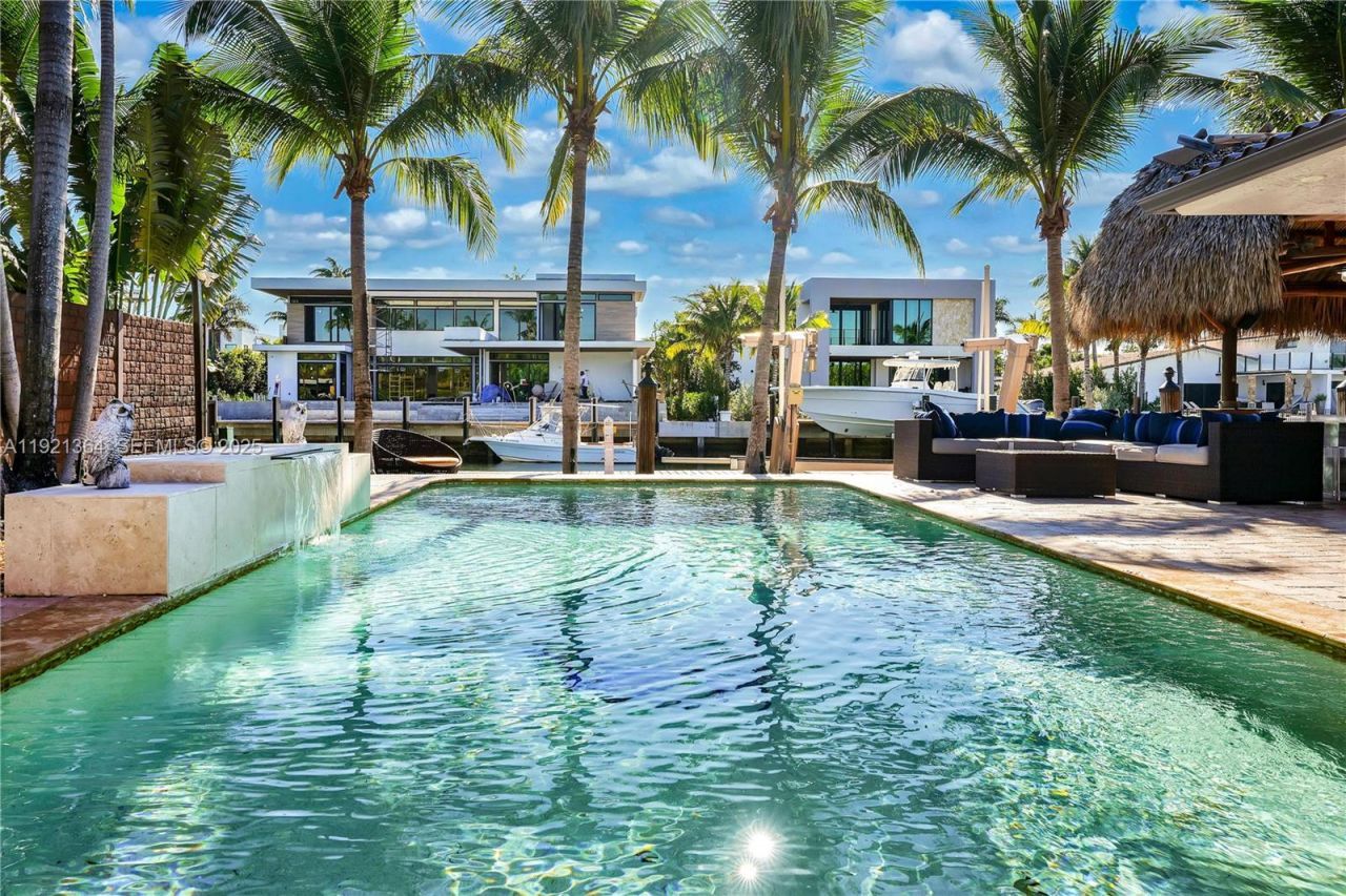 2130 NE 122nd Rd, North Miami, FL 33181 Photo