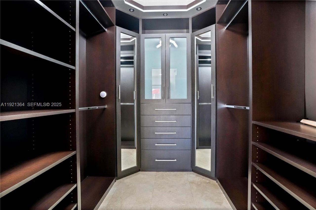 2130 NE 122nd Rd, North Miami, FL 33181 Photo