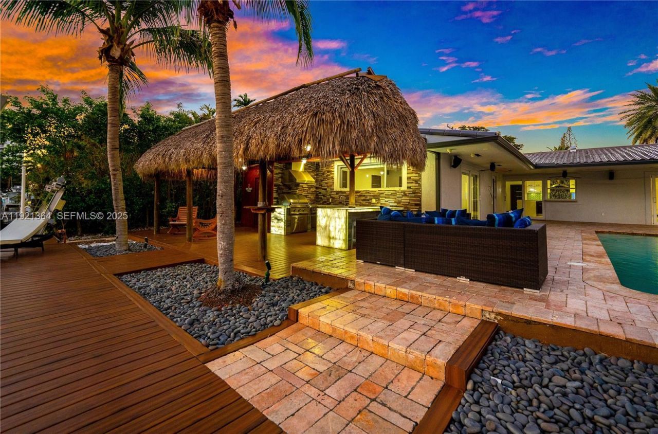 2130 NE 122nd Rd, North Miami, FL 33181 Photo