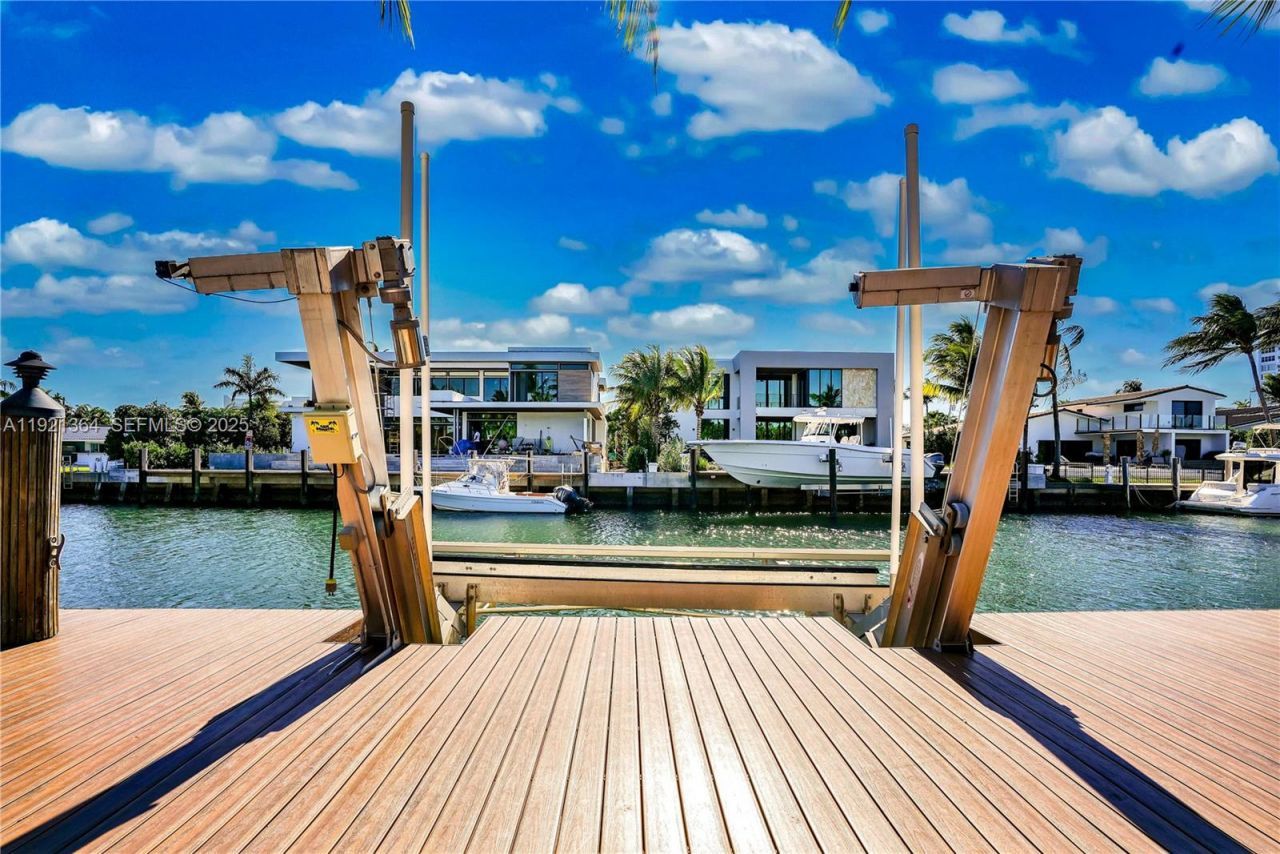 2130 NE 122nd Rd, North Miami, FL 33181 Photo