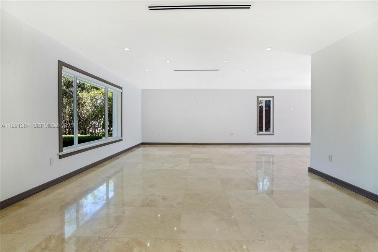 2130 NE 122nd Rd, North Miami, FL 33181 Photo