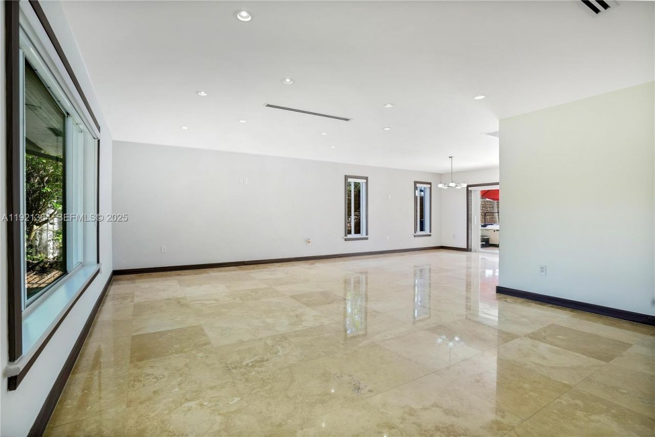 2130 NE 122nd Rd, North Miami, FL 33181 Photo