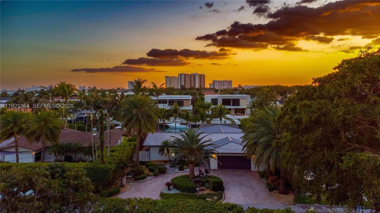 2130 NE 122nd Rd, North Miami, FL 33181 Photo