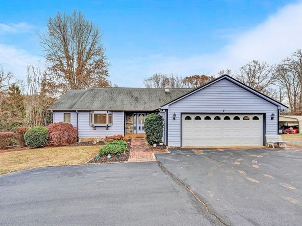 110 Club House DR , Moneta, VA 24121