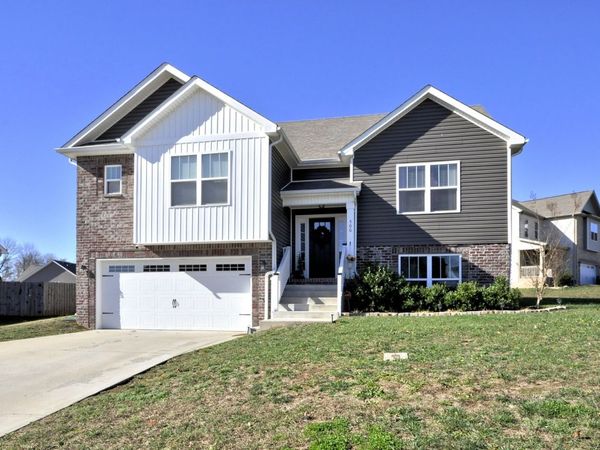 500 Macy Lynn Dr, Clarksville, TN 37042